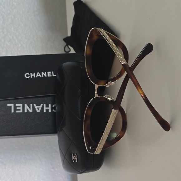 Chanel sunglasses - Picture 8 of 9